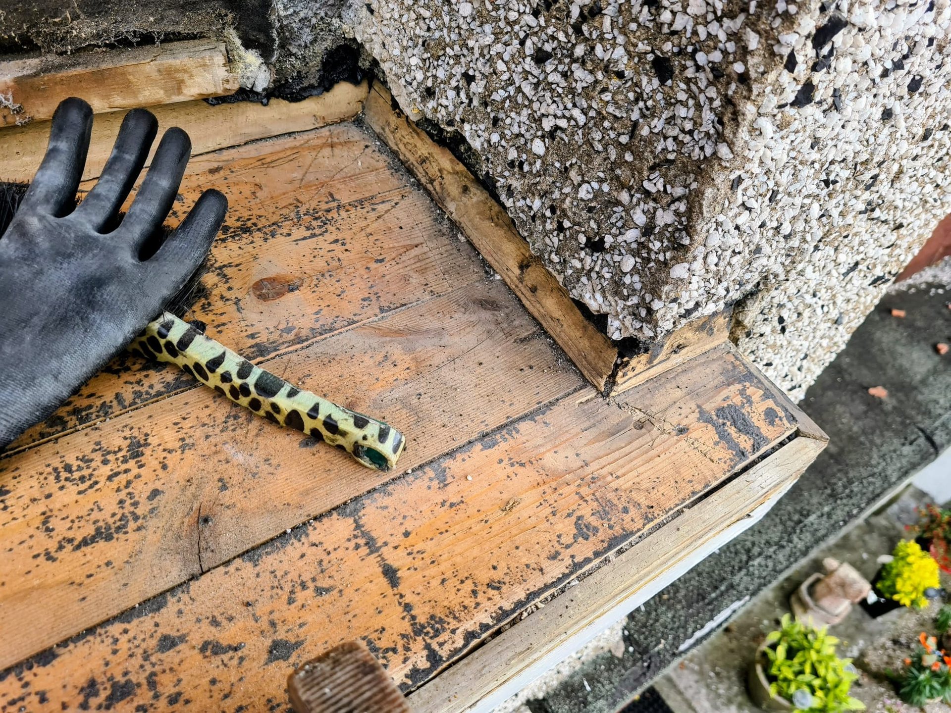 Lead detailing dressed into stonework