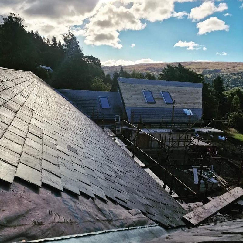 Ridge line finished on a slate roof